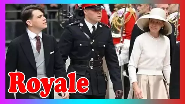 La nièce de la reine, Lady Sarah Chatto, ét0urdit les foules lors de l'apparition