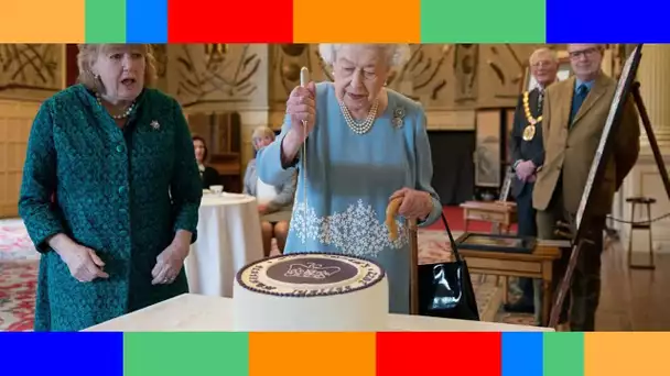 Elizabeth II  cette boutade très drôle sur son gâteau en pleine réception spéciale Jubilé