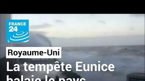 La tempête Eunice balaie le Royaume-Uni et met l'Europe du nord en alerte • FRANCE 24