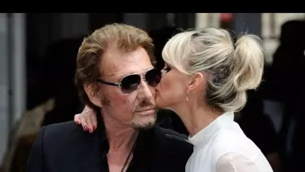 "Il n'est pas loin" : Quatre ans après la mort de Johnny, Laeticia Hallyday publie une...