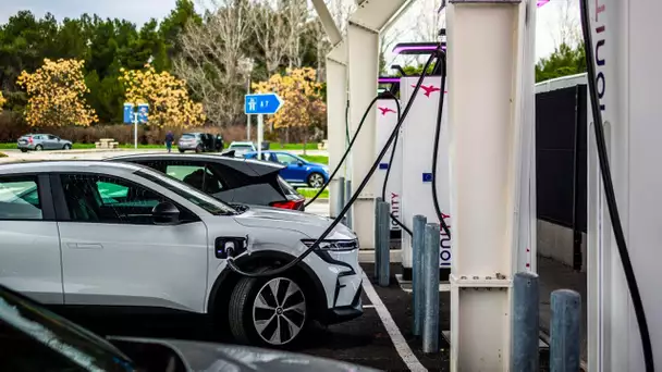 «C'est fluide en fait» : sur l'A13, le voyage serein des possesseurs de voiture électrique