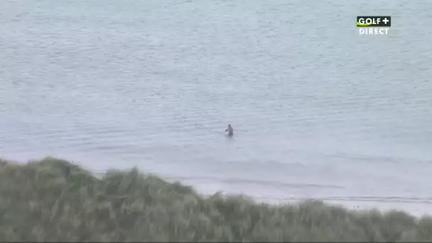 Un "courageux" prend son petit bain du dimanche