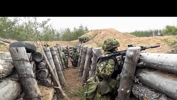 Des civils estoniens s'entraînent à la guerre de tranchées avec des soldats français de l'OTAN