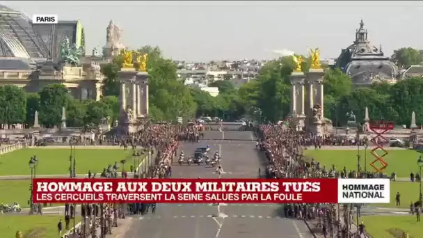 Hommage national aux deux commandos : les cercueils traversent la Seine salués par la foule