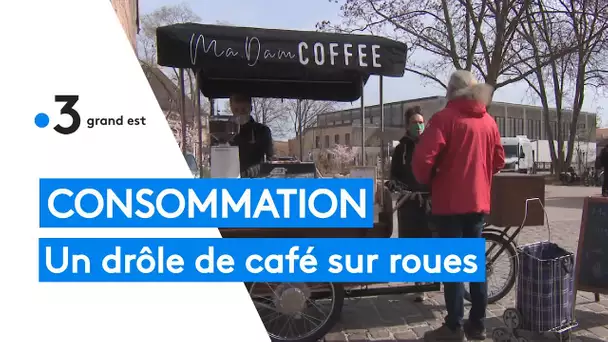 Colmar : vente de cafés éthiques en direct du marché sur un triporteur