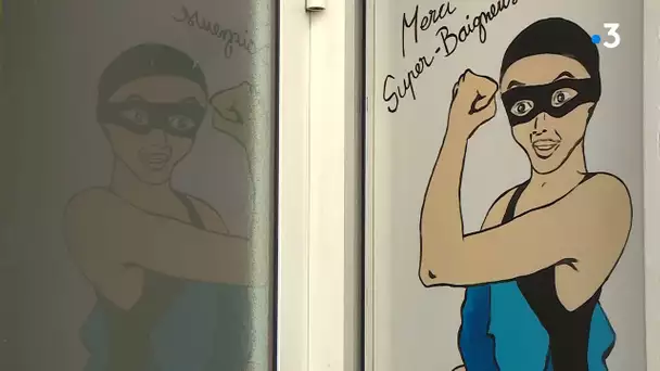 A Toulouse, Super-baigneuse fait des apparitions surprises sur les murs de la ville