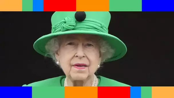 Elizabeth II : pourquoi la reine était-elle tout le temps habillée en couleurs vives ?