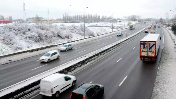 Neige: 400 véhicules toujours bloqués sur les routes en Ile-de-France, selon Beaune