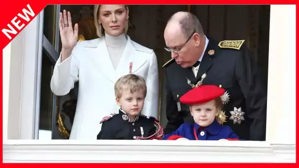 ✅  Charlene et Albert de Monaco dévoilent un cliché inédit avec leurs jumeaux