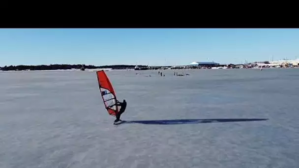 Du windsurf... sur la glace