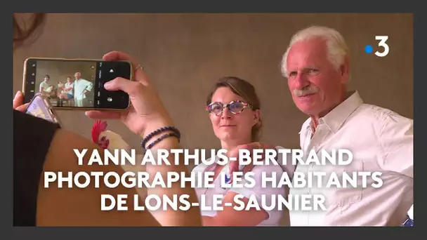 Yann Arthus-Bertrand photographie les habitants de Lons-le-Saunier pour son projet "Les Français"