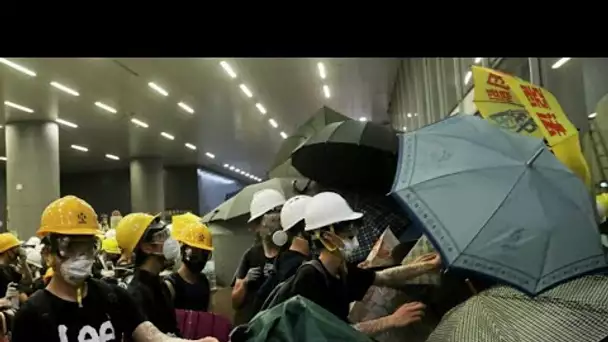 Édition spéciale Hong Kong : des manifestants pro-démocratie investissent le Parlement