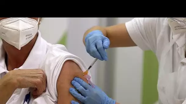 Début de la campagne de vaccination en Italie et en Tchéquie