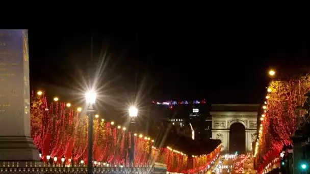 Les Champs-Élysées s'illuminent pour Noël en plein confinement