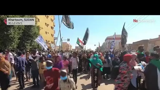 No Comment | Deux mois après le coup d'Etat, les Soudanais toujours dans la rue