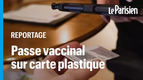 Un pass vaccinal format carte bancaire débarque en pharmacie pour 3 euros