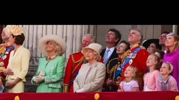 La reine "montre l'exemple" alors que la famille royale est invitée à jouer un rôle dans l'inspirati