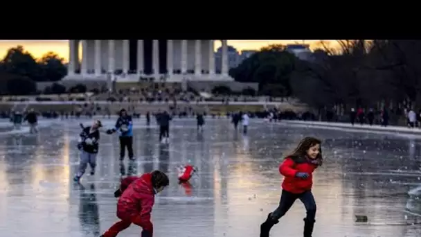 No Comment | Le miroir d'eau du Lincoln Memorial transformé en patinoire