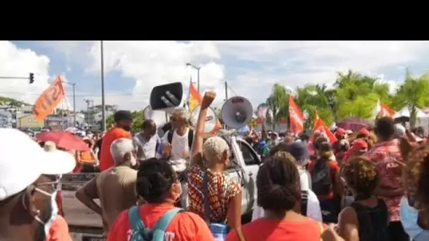 Troisième jour de blocage en Martinique