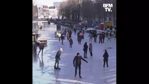 Les canaux d’Amsterdam transformés en patinoire