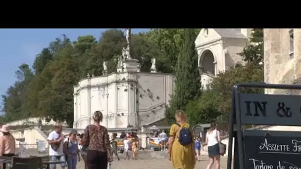 La provence aux temps du Covid : Avignon sans son festival et les villages pittoresques à la fête