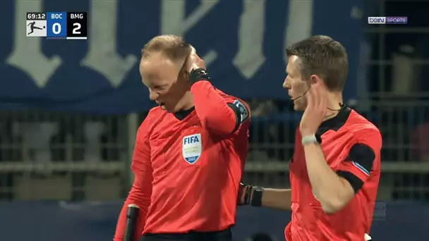 Bundesliga - Un arbitre frappé par un projectile en plein match