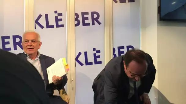 Strasbourg : Hollande chahuté par des autonomistes pendant la présentation de son livre