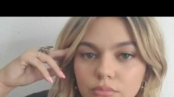 PHOTOS Louane change (encore) de look en direct devant ses fans