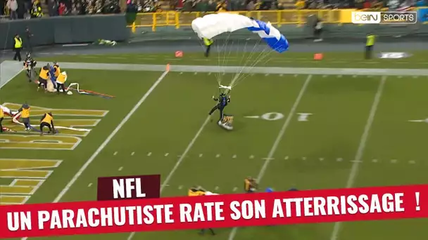 NFL - Un parachutiste rate son atterrissage à la mi-temps du match Packers-Panthers