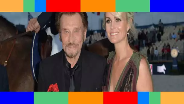 Johnny Hallyday : cet objet retrouvé dans une veste qui a provoqué les larmes de Laeticia et Jade