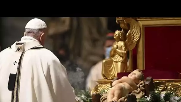 Un Noël pas comme les autres : le pape François célèbre une messe en comité restreint à Rome