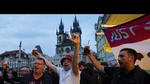 Finale de la Ligue Europa Conférence : les supporters de West Ham et de la Fiorentina à Prague