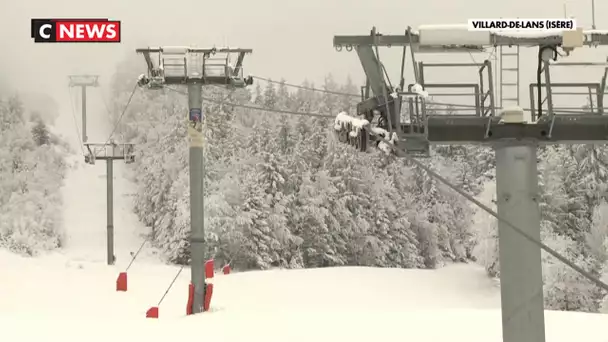 Les stations de ski toujours dans le brouillard