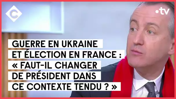 Les candidats sont-ils fragilisés ?, avec Christophe Barbier - C à vous - 25/02/2022