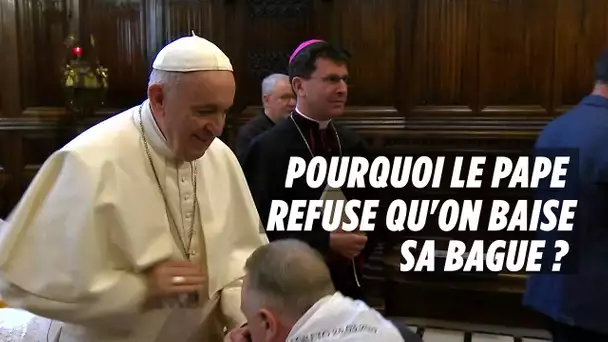 Pourquoi le pape refuse qu&#039;on baise sa bague