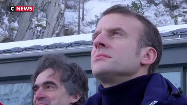 Macron s'efforce d'afficher son virage écolo devant la Mer de Glace