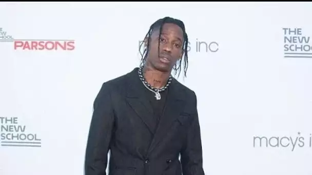 Travis Scott partage une photo d’un festivalier à terre, les internautes sont sous...