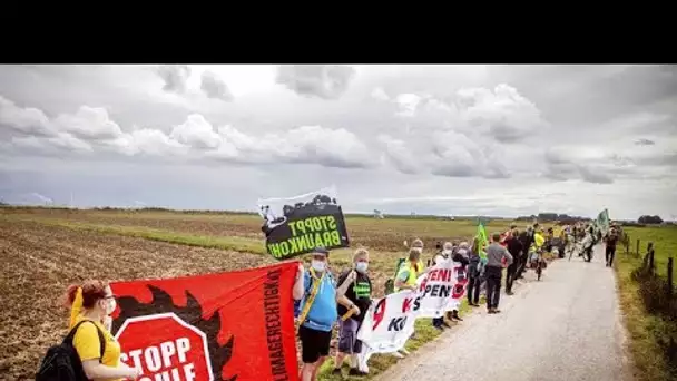 Une chaîne humaine contre le charbon : mobilisation contre une mine dans l'ouest de l'Allemagne