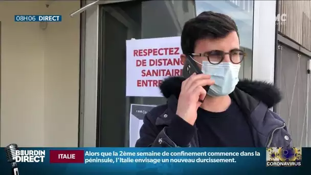 Des médecins reçoivent leurs patients dans un gymnase de la ville