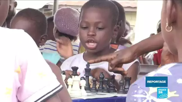 Au Nigeria, un club d'échecs améliore le quotidien d'enfants des bidonvilles