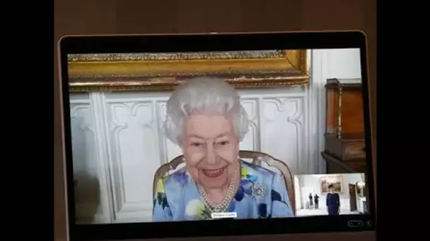 Elizabeth II souriante : elle réapparait après les obsèques du prince Philip