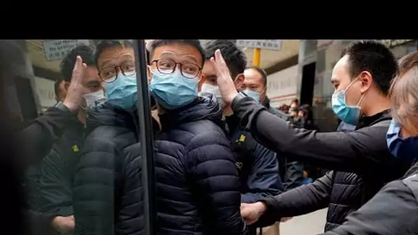 Hong Kong : deux journalistes du média pro-démocratie Stand News inculpés de "sédition"