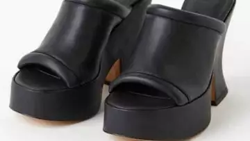 H&M frappe fort avec ses nouvelles mules noires aux talons originaux !