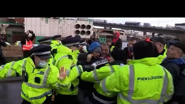 La colère des camionneurs bloqués dans le sud de l'Angleterre