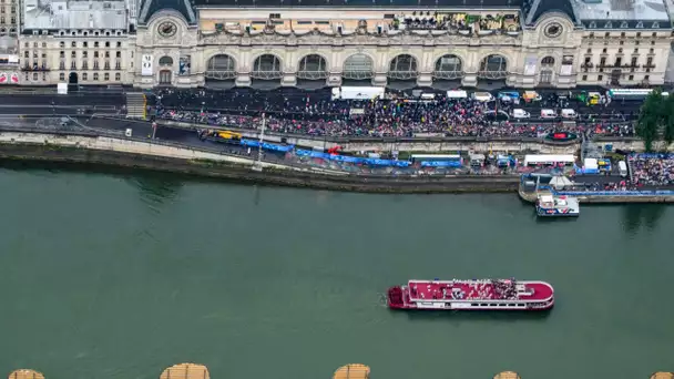 Cérémonie d'ouverture des JO 2024 : des spectateurs trempés mais aux yeux brillants