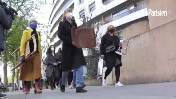 « Sofagate » : des femmes protestent en s’asseyant  devant l’ambassade de Turquie à Paris