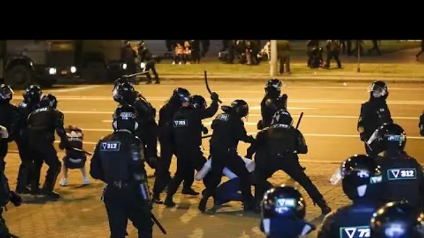 Au Bélarus, une troisième nuit de protestation réprimée par la police