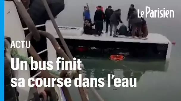 Turquie : panique à bord d’un bus incontrôlable qui finit sa course dans l’eau