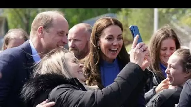 Le prince William et Kate Middleton enfreignent la règle royale tout en rencontrant des sympathisant