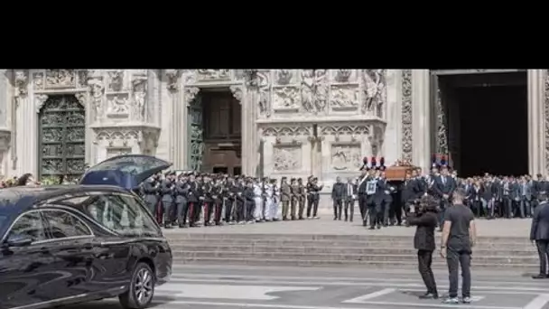 «Je veux le remercier» : à Milan 15.000 personnes ont rendu hommage à Silvio Berlusconi